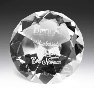 Diamond crystal with crystal construction