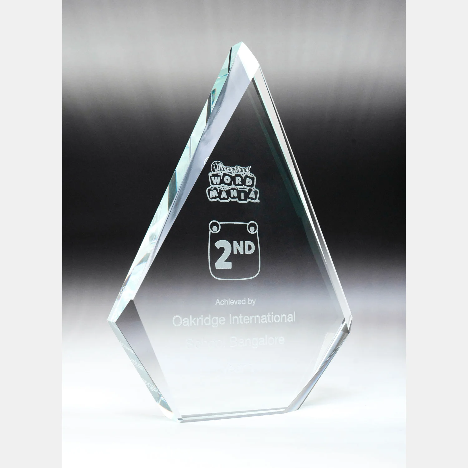 1366-1-clear-grey-bg Clear essense glass-arrowhead with glass construction